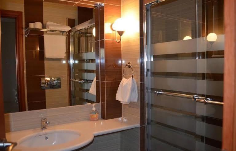 Evia Hotel & Suites Marmari  Rum bild