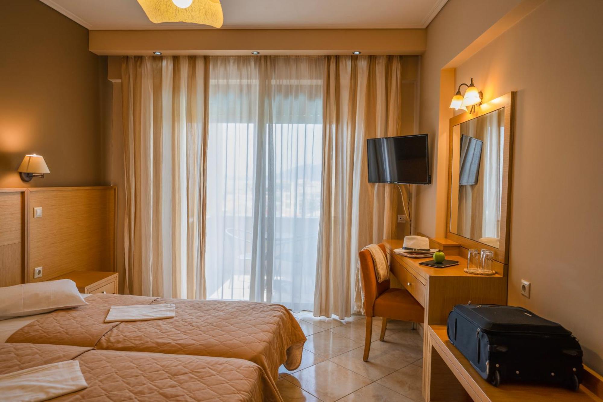 Evia Hotel & Suites Marmari  Exteriör bild