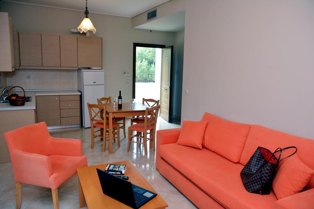 Evia Hotel & Suites Marmari  Exteriör bild